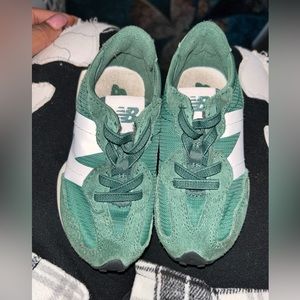 Toddlers new balance shoes